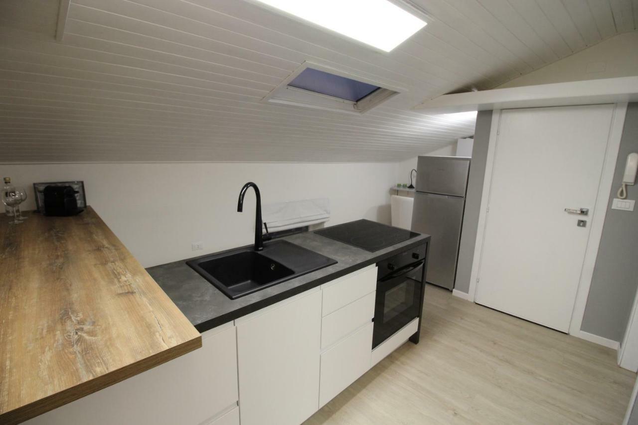 Apartament La Mansarda Di Juliette Desenzano del Garda Zewnętrze zdjęcie